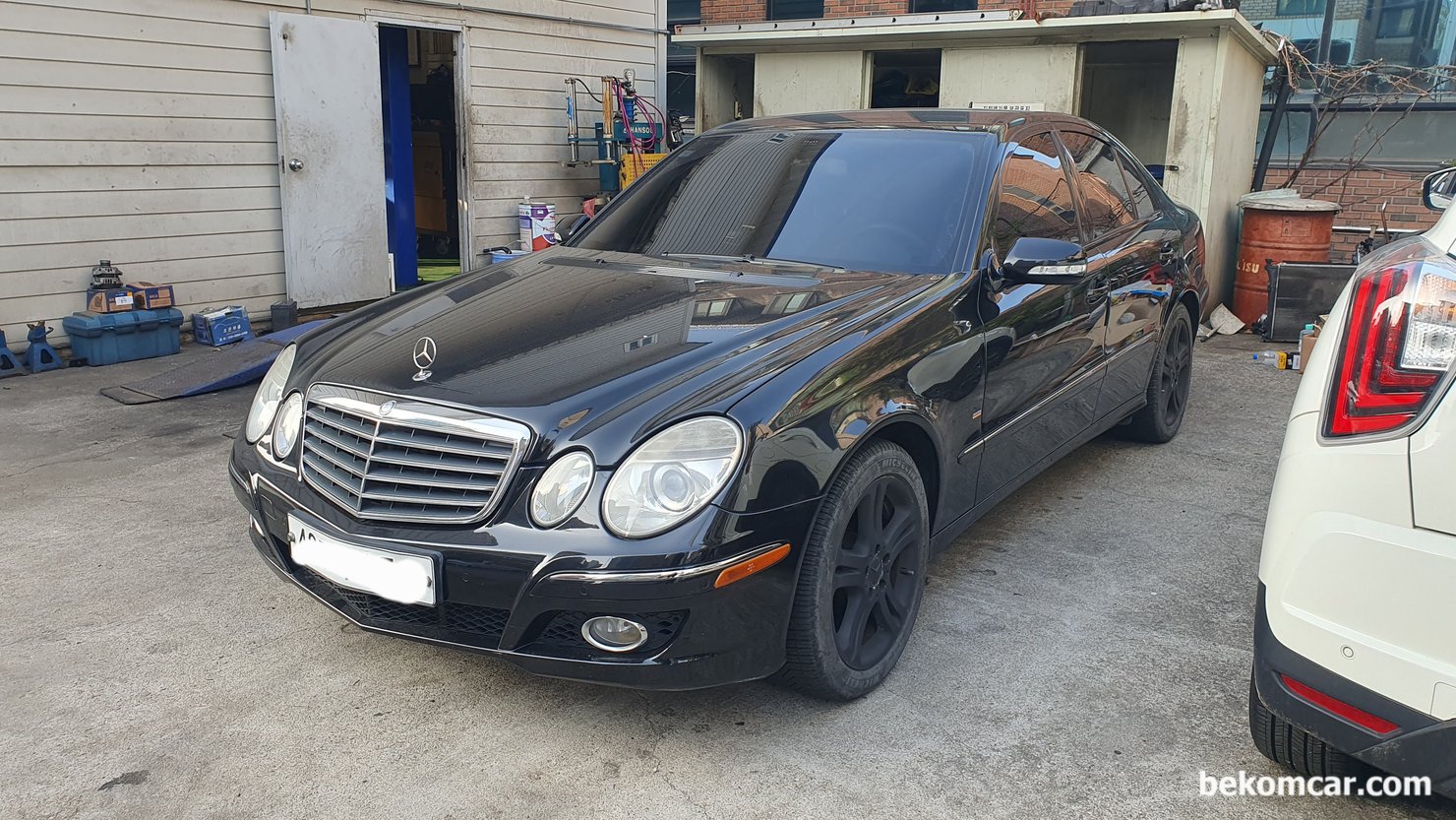 벤츠 E200K 주행중 시동꺼짐 진단, 진단결과 연료펌프 고장 확인, 약 4년? 정도 만에 만나는 E200K 이다. 오랜만에 보는데 시동꺼짐 등이 있어 안타깝다. 다행이 여러가지 통신 관련 고장코드 (REAR SAM등) 가 있어 걱정했는데, 연료펌프 모터 고장이라 그나마 다행이다. 일단 다음주 화요일 연료펌프 모터가 도착 하는대로 장착해서 시동 문제부터 해결해야 한다.|bekomcar.com