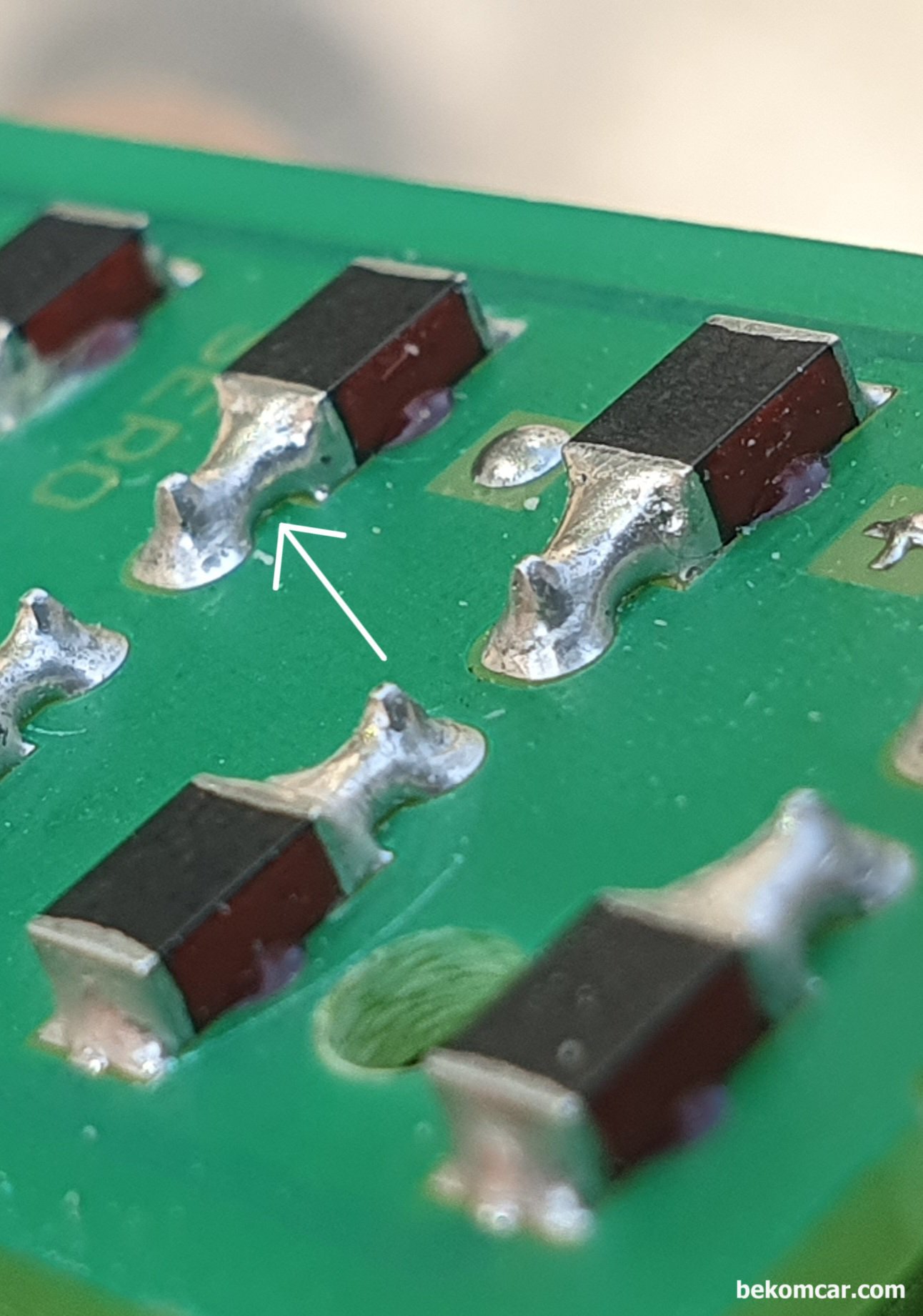 GM 크라이슬러 피아트 마세라티 벤츠 등 캔 통신 에러 스타코넥터 이해, GM 크라이슬러 피아트 마세라티 벤츠 등 캔 통신 에러 진단시 스타코넥터 구조를 이해하면 좋다. 부품 공급에 시간이 걸리는 경우 기존 Star connector 를 수리하여 사용도 가능할 듯 하다. 각 모듈이 캔 하이 캔 로우 연결 터미널 은 SMD 납땜으로 되어 있다.|베콤카 차량정밀진단