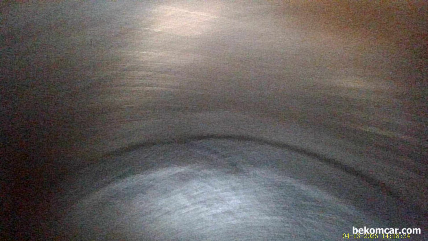 실린더 내시경 검 사결과 불완전 연소상태 피스톤 과 밸브상태 확인됨, 벤츠 E200K 사례, 공연비 농후 P0172 와 4번 실린더 실화 P0304 가 있는 상태의 벤츠 E200K W211 내시경 검사 기록이다. 실린더1번부터 4번까지 모두가 비슷한 상태이다. 다행히 실린더벽 스크래치나 물리적인 이상은 관찰되지 않고 있다. 하지만, 내시경으로 관찰시에는 큰 것은 확인되지만 작은것은 육안 점검이 안 되는경우도 많다.|贝科姆汽车 (bekomcar)