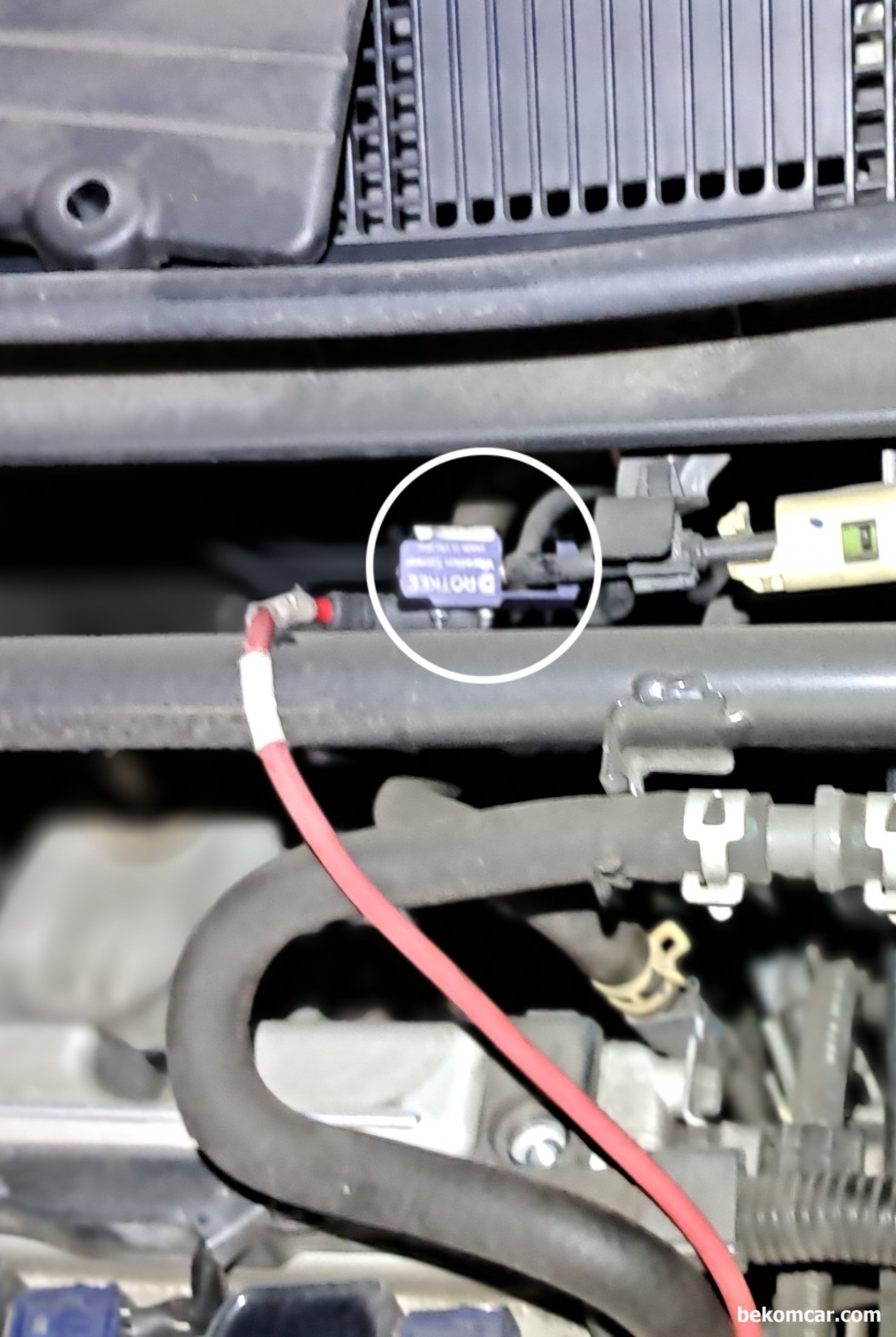 혼다 어코드 8세대 2.4L 인젝터 분사량 및 연료공급 상태진단, 혼다 어코드 8세대 2.4L K24Z2 엔진의 인젝터 분사량 파형측정은 HS512Max 스코프와 ROTKEE VS 인젝터 진동센서를 이용했다. VS 인젝터 분사량 센서 측정장소는 엔진룸에 있는 Inlet 연료파이프 이다.|bekomcar.com