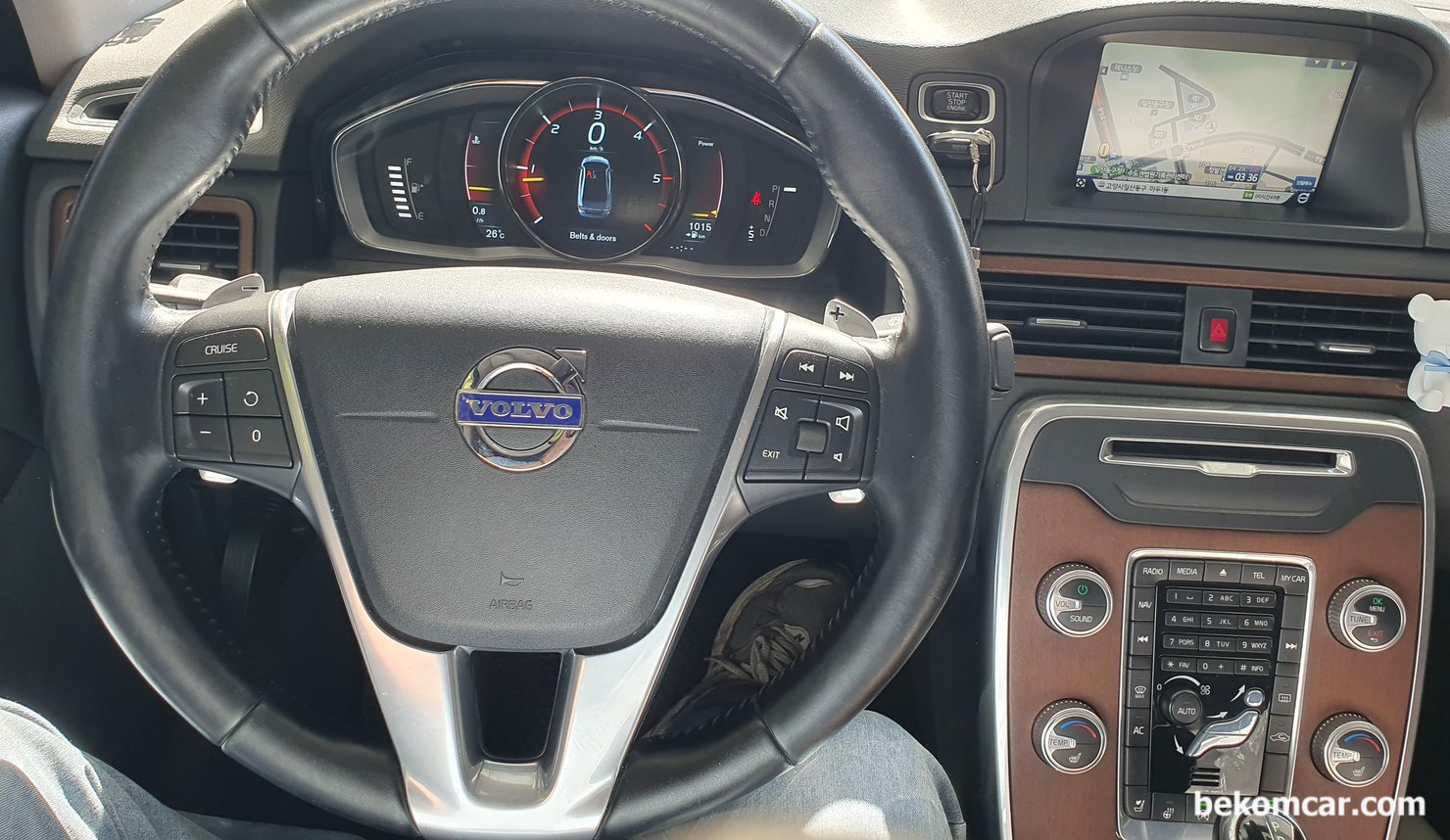 볼보 S80 P3 D2 1.6디젤 3번 인젝터 실화 P126300 및 ABS 고장코드 점검기록, 볼보 S80 P3 D2 1.6디젤 엔진룸이다. 인젝터 접근성은 매우 좋고 대체적으로 작업성은 좋은것 같다. 인젝터는 피에조 인젝터로 저항값은 약 250K옴 정도 측정되어 일반 코일기반 자기장 기술의 인젝터 저항값 (보통 10~15옴)과는 상당한 차이가 있다. P126300 실화관련 3번 인젝터등 점검중이다.|贝科姆汽车 (bekomcar)