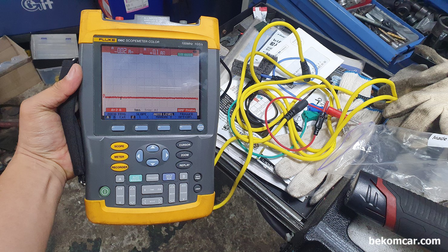 FLUKE 196C 스코프미터  와 ROTKEE TLMIX4 사용시 주의점, FLUKE 196C는 INPUT A & B 가 독립적인 접지 구조이다. 즉 접지를 INPUT A 와 INPUT B 가 공유하지 않는다. 따라서 INPUT A 혹 INPUT B 에 TL MIX 4 혹 TL MIX 6 사용시 BNC케이블 스플리터 를 사용해서 꼭 접지를 해준다. 사실 엄격히는 채널별 개별 접지가 더 좋을때가 있다.|bekomcar.com