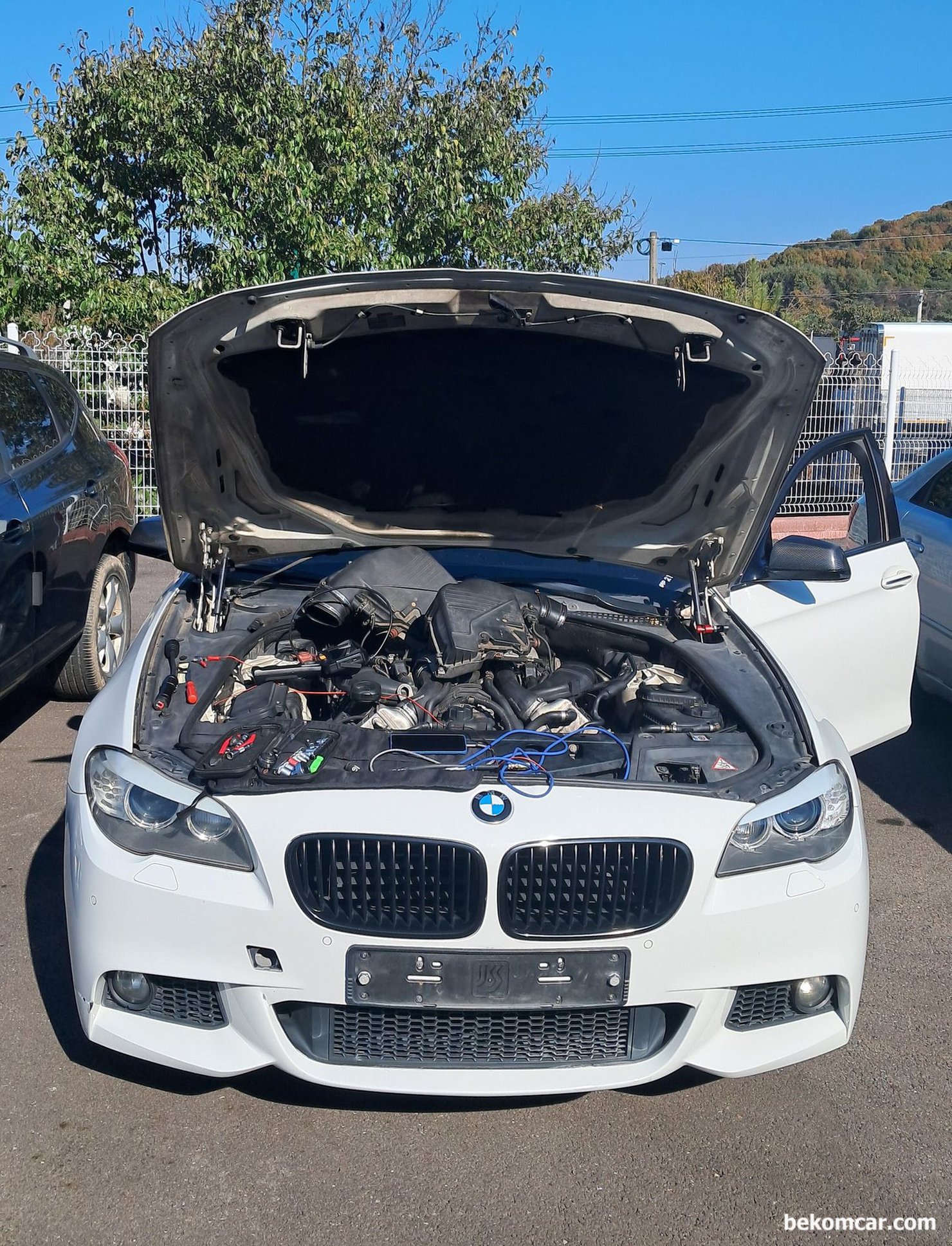 수출용 BMW 550i N63 V8 차량 출장 엔진정밀 진단사례, 베콤카는 중고차 구매 혹 판매시 엔진 정밀진단 서비스를 제공한다. 이건 사례는 수출용 BMW 550i N63 V8 차량 출장 엔진정밀 이다. 부조가 심한 상태이고 점화코일 등은 교환하였다고 한다. 중고차 매입딜러 중고차 수출업자 등 요청에 의하여 엔진진단을 하는경우가 있다. 중고차 바이어에게 판매를 잘 하기 위해서이다.|bekomcar.com