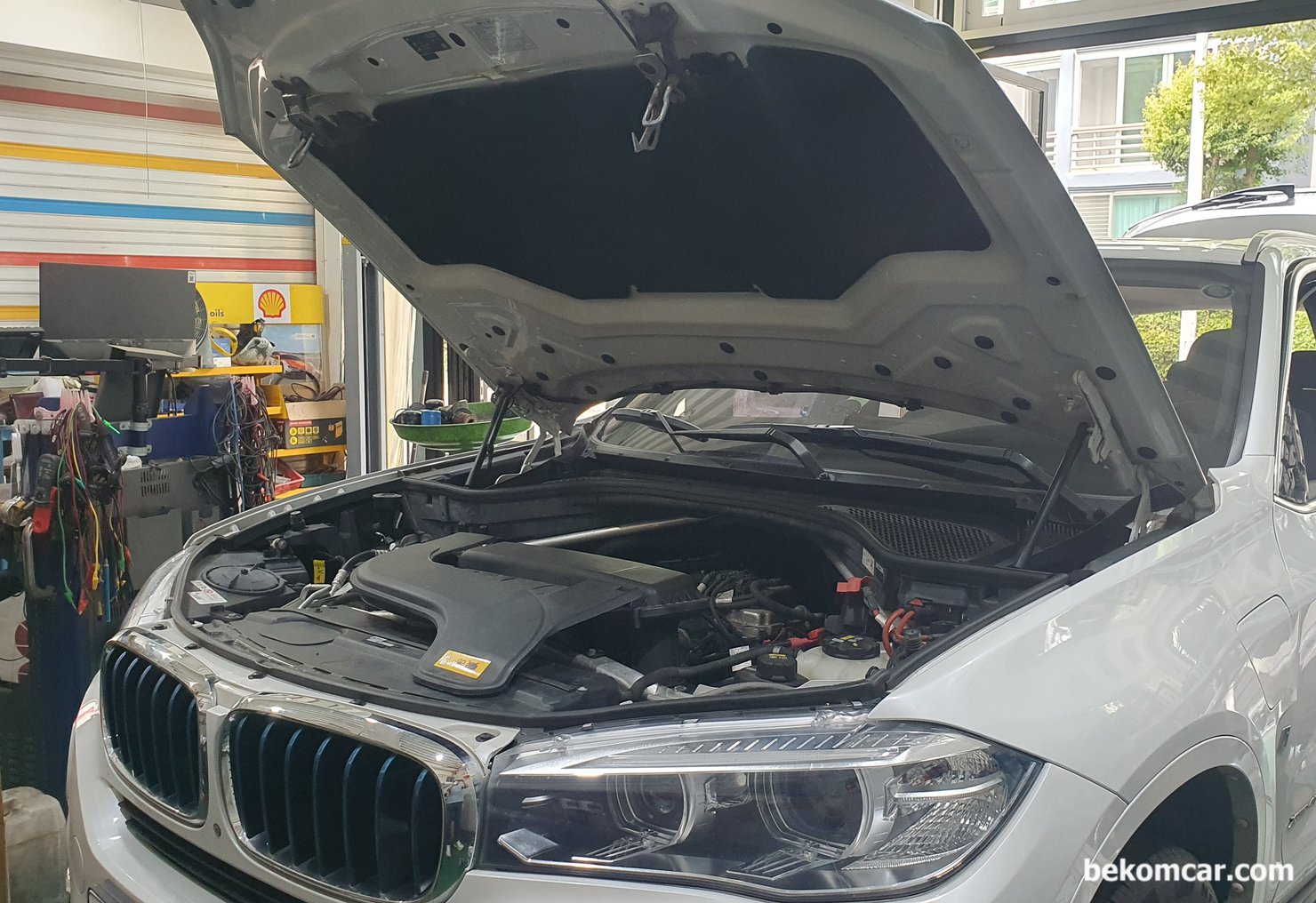 BMW X5 F15 N20 40E 2018, 고전압 절연저항 고장 운행제한 상태진단, BMW X5 F15 N20 40E 2018, 고전압 절연저항 고장 운행제한 상태진단 준비를 하고 있다. 하이브리드 차량이다.|bekomcar.com