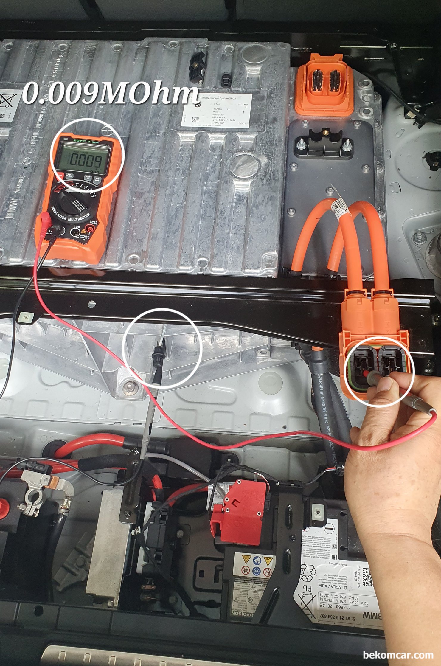 전기차 하이브리드 고전압 절연저항 최소 1M옴이상, 똑 같은 BMW X5 F15 N20 40e 하이브리드 차량, 이번에는 0.009M옴 만 측정된다. 그리고 고전압 절연 측정 환경을 500V로 세팅하였는데 실제 흘려보낸 전압은 100V 미만이다. 절연 파괴가 심해서 위험 하기때문에 500V 전압을 흘려보내지 않은것 같다. 합리적인 프로그램이다.|bekomcar.com