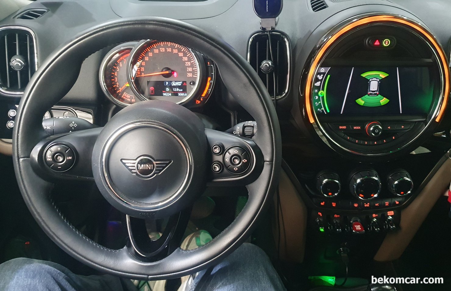 실화 부조 하체등 NVH 진단용 센서검증, 2019년 BMW 미니 3기통 차량, 실화 부조등 엔진 및 하체등 NVH 진단용 센서검증 과정중, 2019년 BMW 미니 3기통 차량 이다. 차량 크기에 비하여 1.5T 3기통 차량으로 특이하다. 미니 컨트리맨은 4기통과 3기통으로 출시되었다.|بيكومكار (bekomcar)