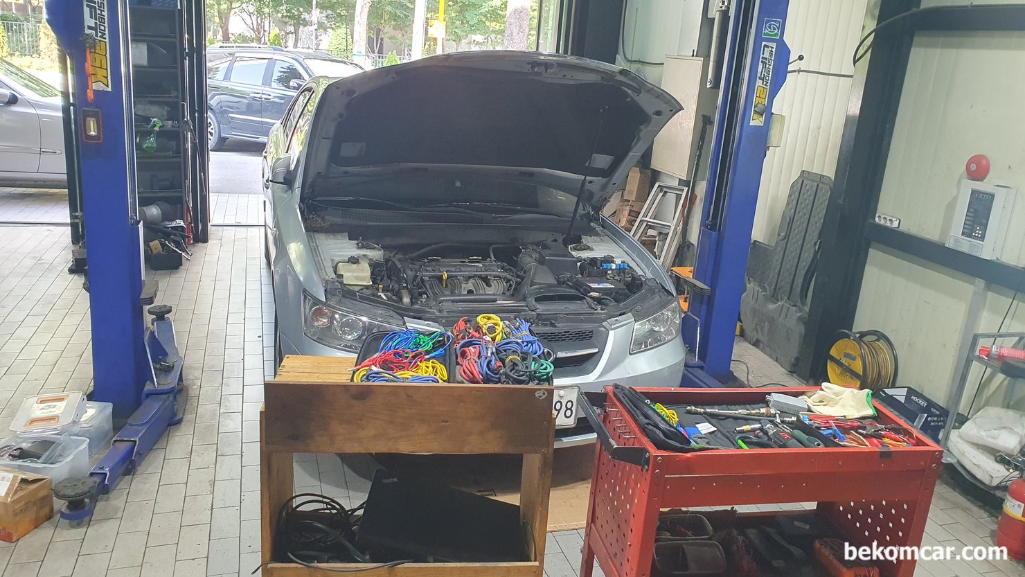 부천 정비소, 엔진진단 워크샵 기록중 점화파형 과 인젝터상태, 오늘은 베콤카 워크샵의 날, 장소는 부천의 한 수입차 전문 정비소이다. 엔진진단 워크샵 으로, 실린더 압축압력측정 및 분석, 연료펌프 파형측정 및 분석, 피스톤 링 누설 측정 및 분석등 다양한 워크샵을 진행했다. 워크샵에 참석한 정비인은 베콤카에서 정비사세트B+ 를 구입한 고객이다..|بيكومكار (bekomcar)