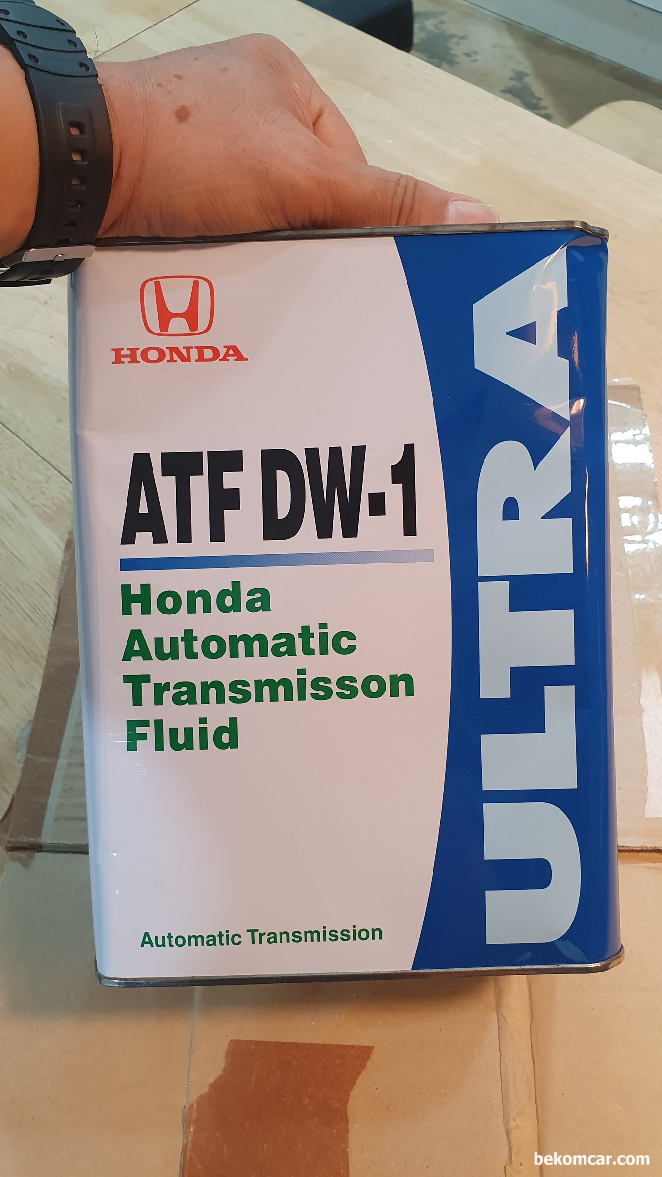 혼다 자동미션액 ATF-DW1 혼다코리아 구매제품, 혼다 자동미션액 ATF-DW1 혼다코리아 구매제품 패키징 사진이다. 인터넷에 판매되는 혼다 미션오일 CVT 오일등은 가품이 상당히 많의니 주의한다.|بيكومكار (bekomcar)