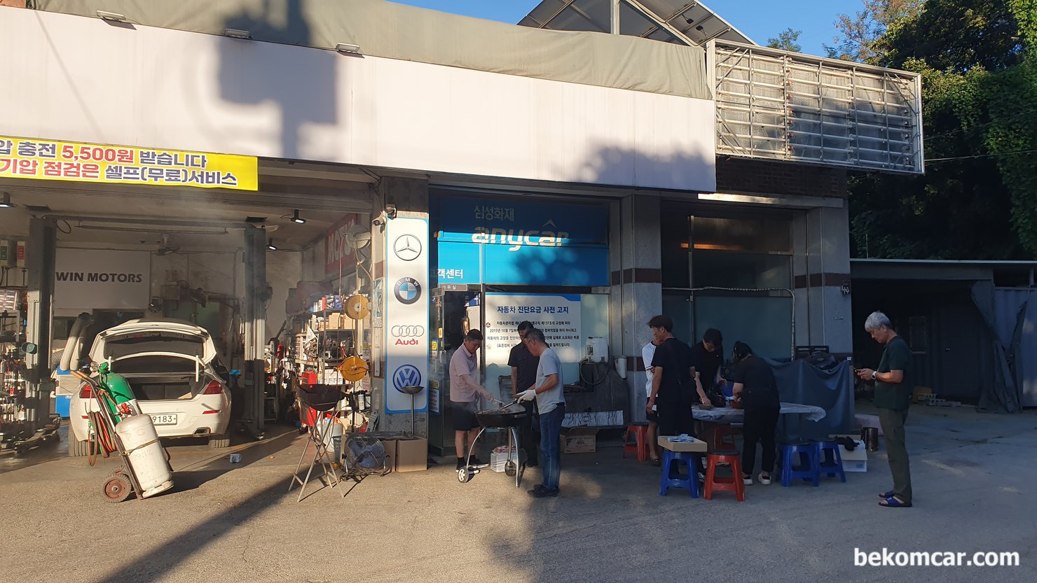 자정공 고양 벙개모임, 베콤카도 참석. 즐거운 시간 보냄, 자정공 고양 벙개모임을 에니카랜드 고양점 에서 했다. 미리 도착한 자정공 멤버들이 음식준비 등을 하고 있다. 베콤카도 참석했는데, 다음날 일요일 포항에서 정비인 워크샵이 있어 빨리 와야 했다.|بيكومكار (bekomcar)