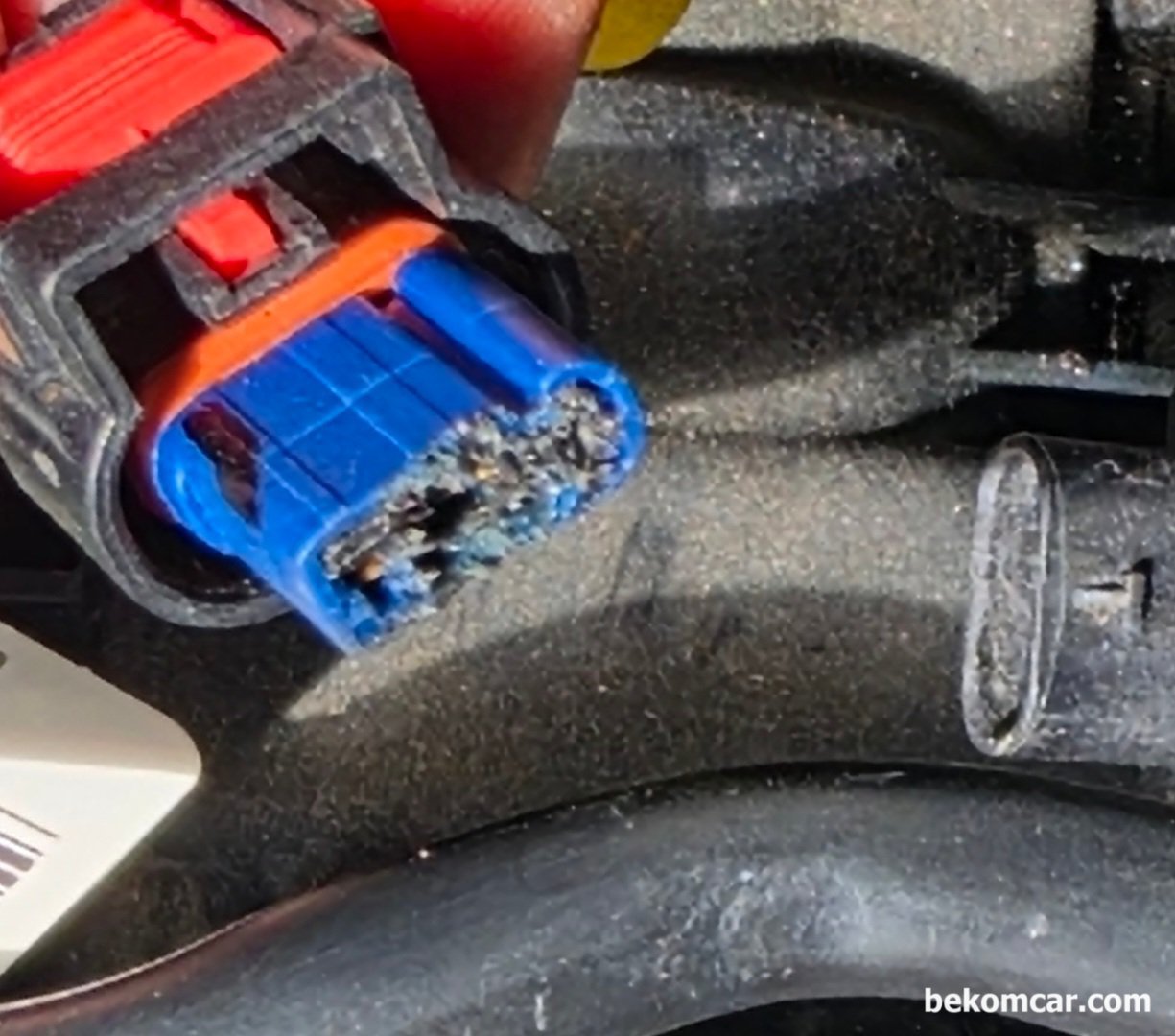 포드 익스플로러 2017 4기통 심한 부조 실화 진단기록, 포드 익스플로러 2017년 4기통 실린더 심한 부조 실화 진단기록. 점화코일 커넥터 전기적 손상이 심하다. 점화코일 플러그 등은 꼭 순정이나 OEM 으로 사용 하는것이 돈 아끼는 길이다. 사진출처. 고객이 보내주신 사진임.|贝科姆汽车 (bekomcar)